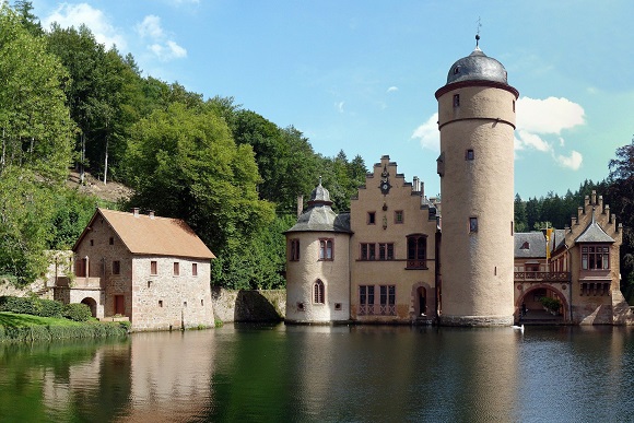 Schloss Mespelbrunn – Wasserschloss im Spessart